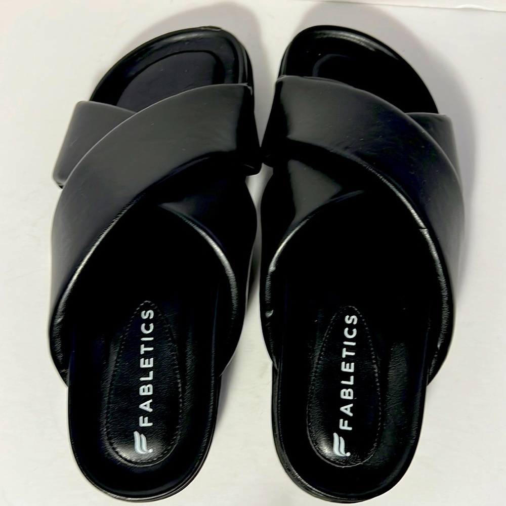 Fabletics Black Slides. - Picture 2 of 10